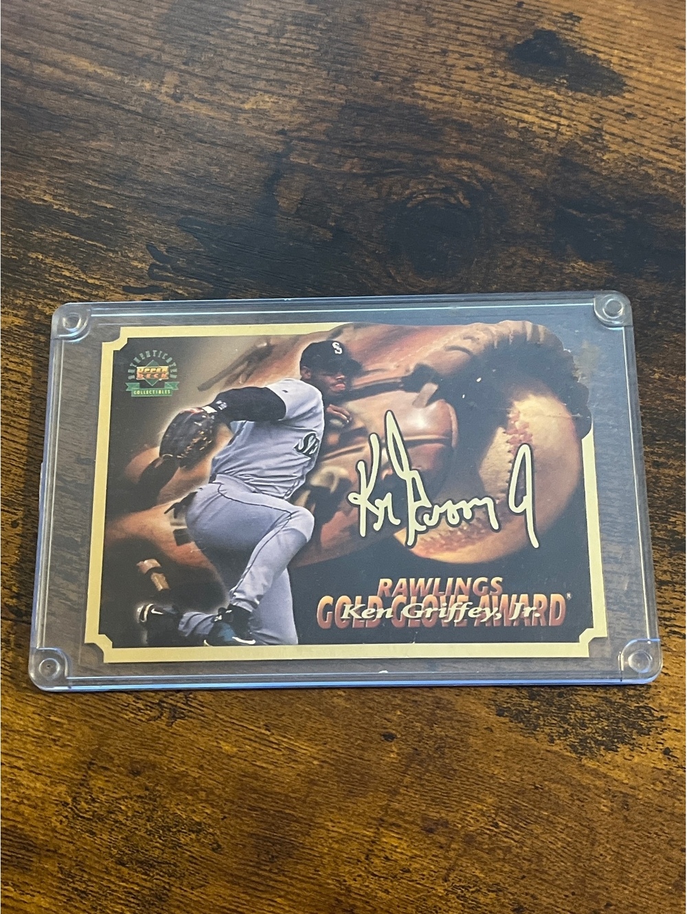 Ken Griffey Jr. 1997 Upper Deck Rawlings Gold Glove Award Jumbo Card /5,000